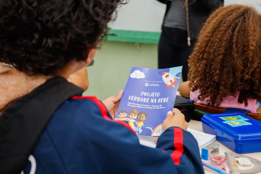 Suzano inicia projeto ‘Verdade na Rede’ com palestra para 30 alunos em escola da Fazenda Aya
