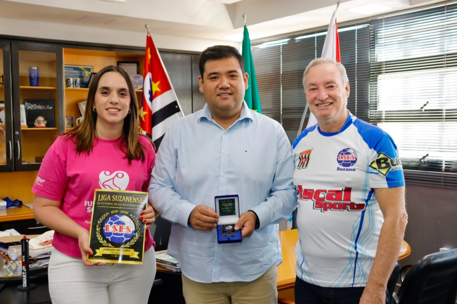 Em Suzano, prefeito Pedro Ishi  recebe medalha ‘Jubileu de Ouro’ do presidente da Liga de Futsal