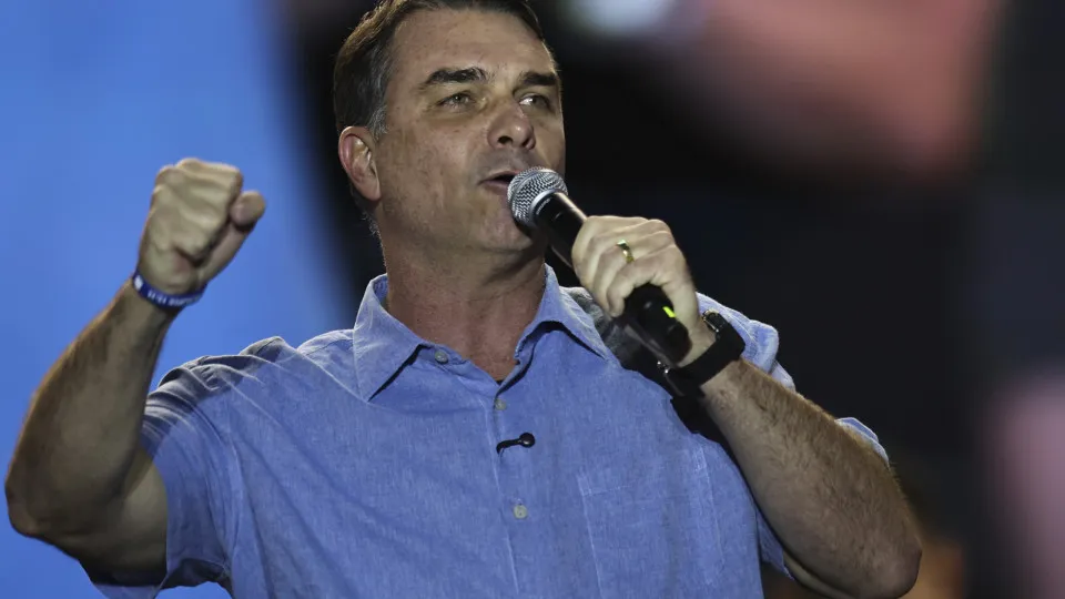 'Lula se apequenou em processo', diz Flávio sobre tarifas de reciprocidade contra EUA
