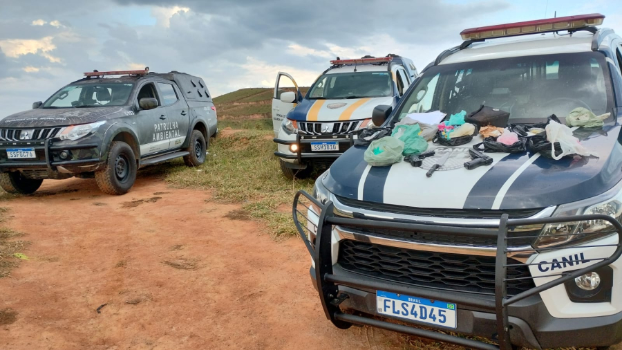 Canil da Guarda Civil Municipal apreende drogas, simulacros e faca em patrulhamento no Jardim Bela Vista 