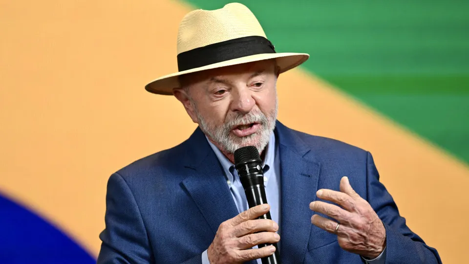 Lula promete resolver segurança sem pirotecnia e pede a Paes para continuar limpeza no RJ