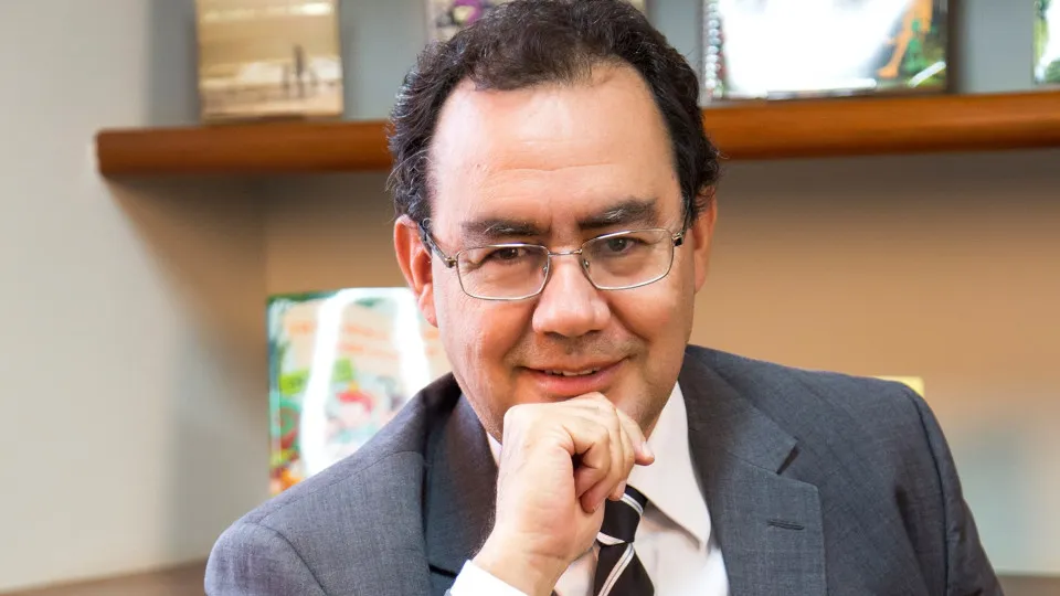 Augusto Cury afirma que pretende reajustar salário mínimo pela inflação e mais 1% ao ano