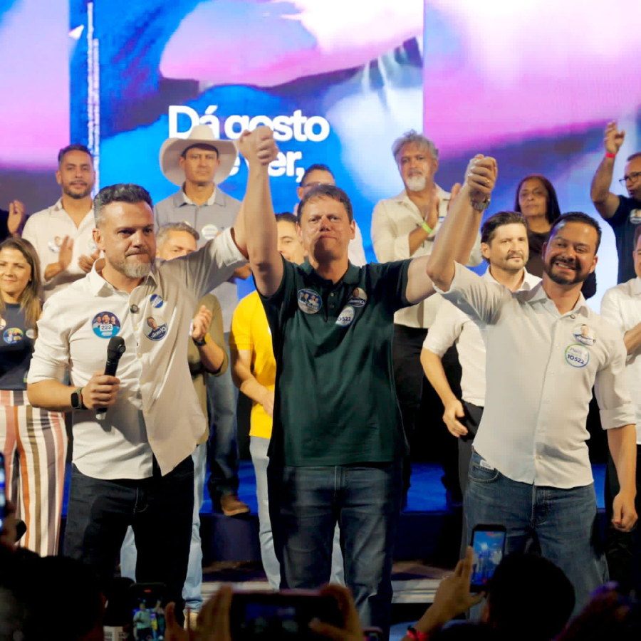 Marcello Barbosa lança candidatura ao lado de Tarcísio, André do Prado e do prefeito Eduardo Boigues em Itaquá