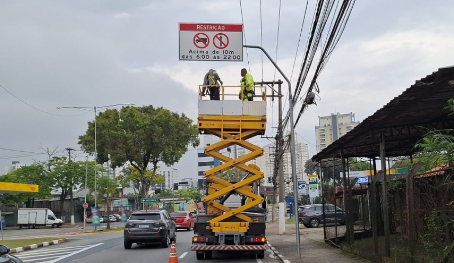Em Mogi, Restrição de caminhões busca melhorar trânsito entre Cezar de Souza e o Centro e na Rotatória do Habibs