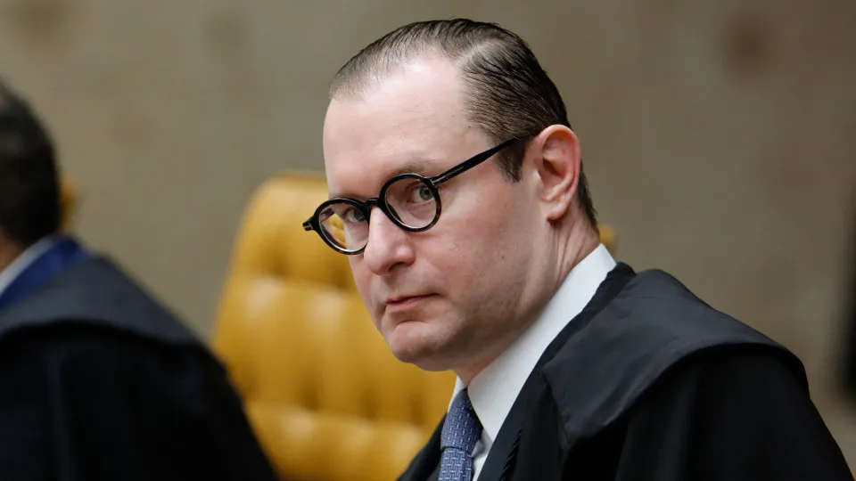 Zanin ordena acesso à integra de celular de Vorcaro e diz não haver 'hierarquia entre ministros' do STF