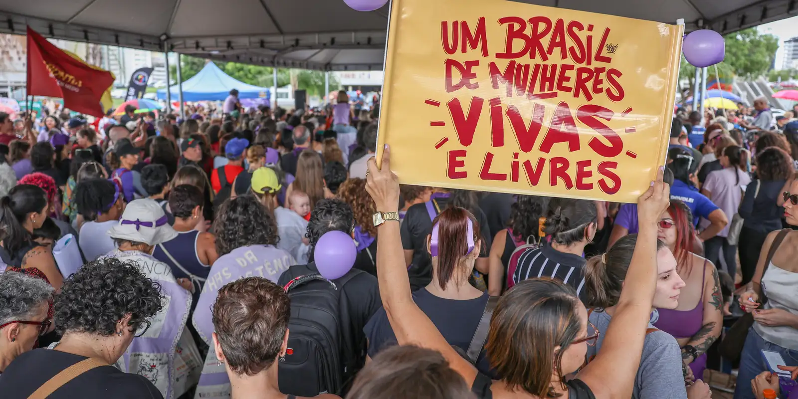 Violência muda rotina e escolhas de 98% das mulheres brasileiras