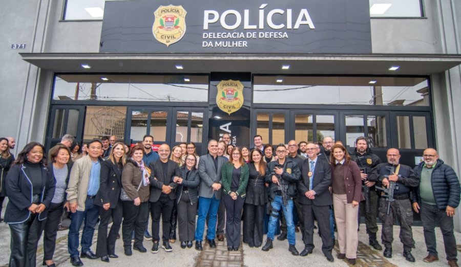 Visita da prefeita Mara Bertaiolli oficializa atendimento 24 horas da Delegacia de Defesa da Mulher