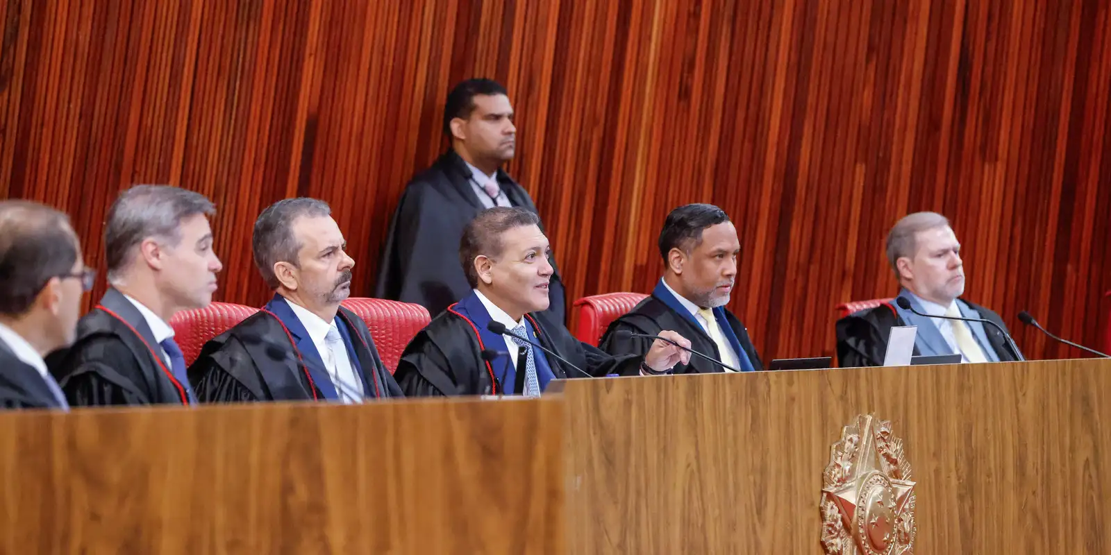 TSE anula votos de Garotinho, e Ruas vence governo do Rio no 1º turno 