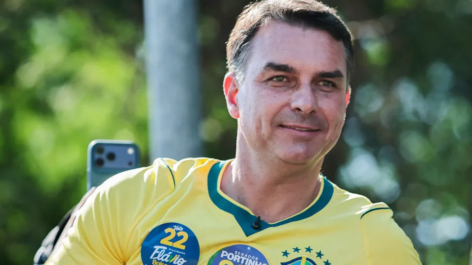 Proposta de Flávio de instalar 1 milhão de câmeras enfrenta diferenças regionais e falta de eficácia comprovada