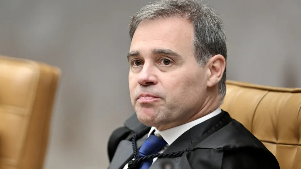André Mendonça pode liberar sigilos de Lula e Flávio? Entenda