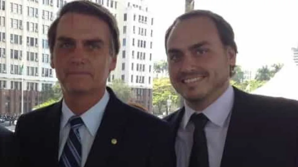 Jair Bolsonaro reage às desculpas de Carlos: "Negativo!"