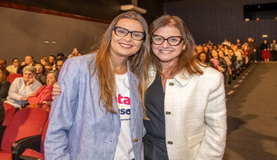 Theatro Vasques lota para lançamento da Campanha Natal de Sorrisos