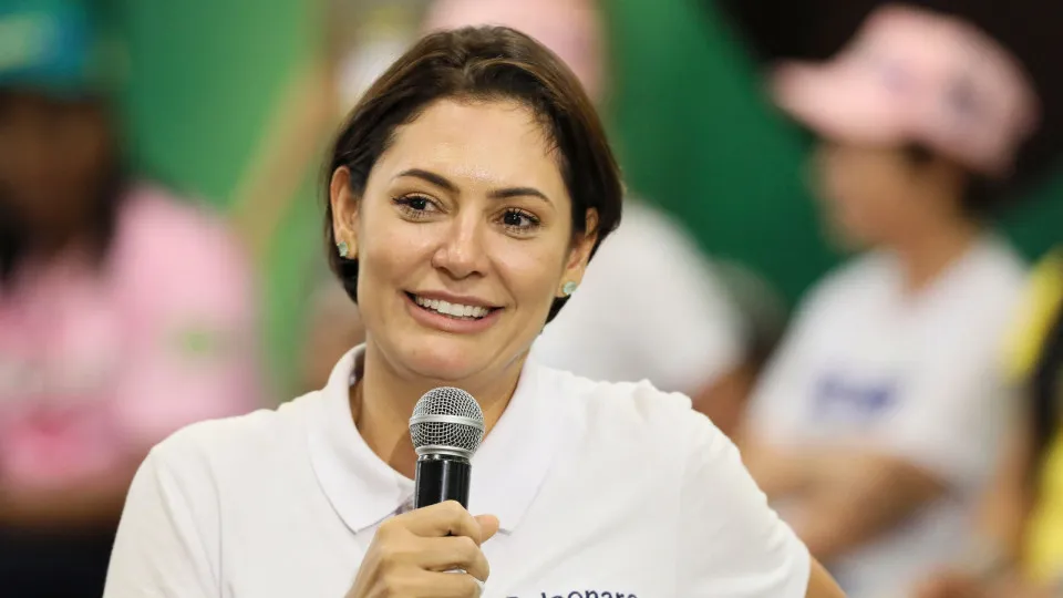 Michelle faz postagem em nome de Jair Bolsonaro e defende 'respeito' a aliados